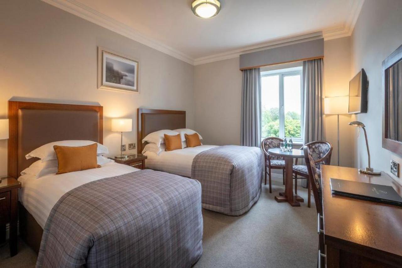 Temple Gate Hotel Ennis Eksteriør bilde