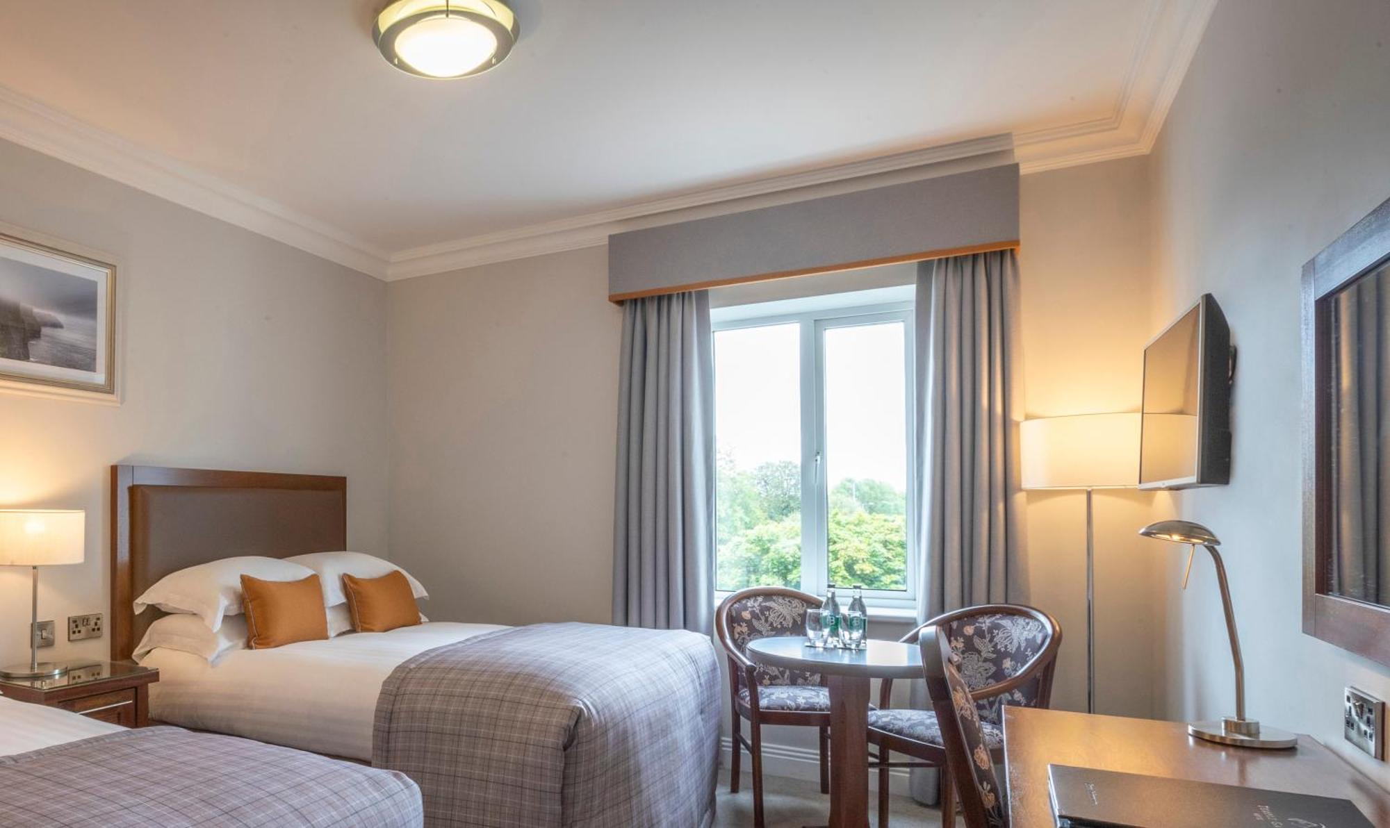 Temple Gate Hotel Ennis Eksteriør bilde