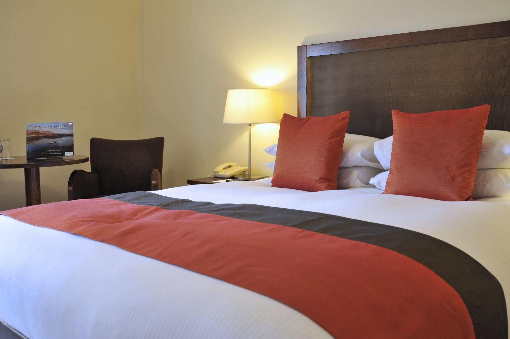 Temple Gate Hotel Ennis Eksteriør bilde